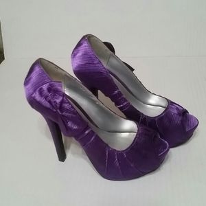 Purple size 8 stiletto heels never worn brand new